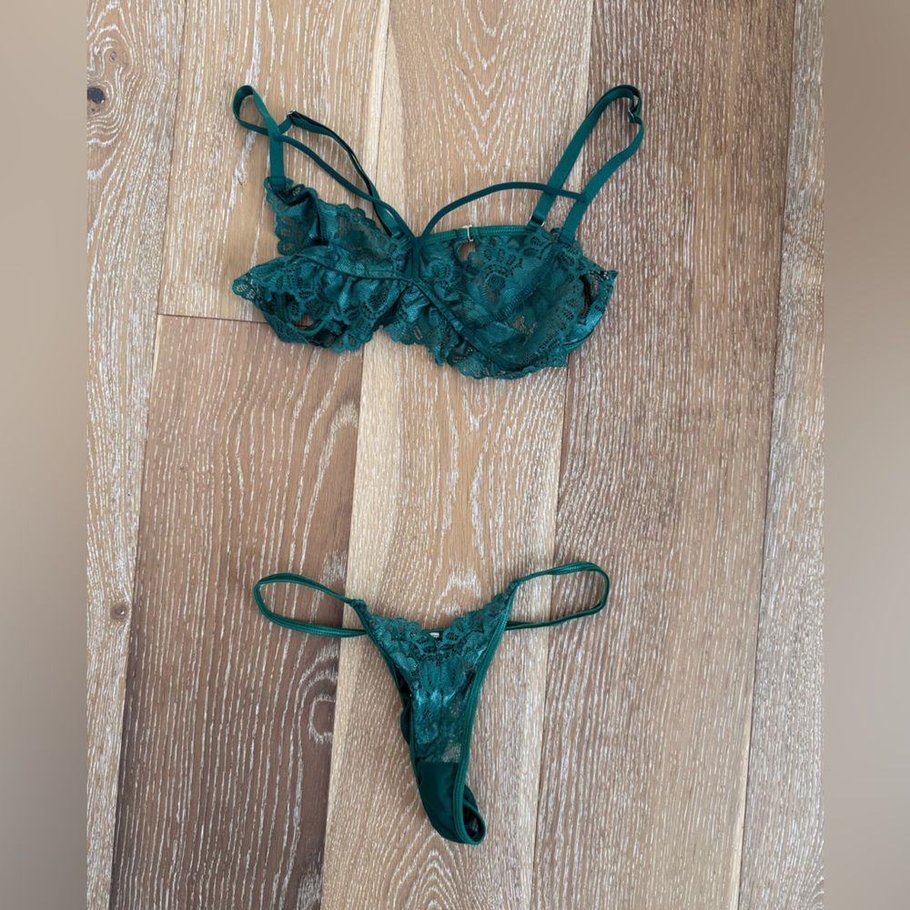 Lingerie Set- Elegant Dark Green Lace - Picture 5 of 6